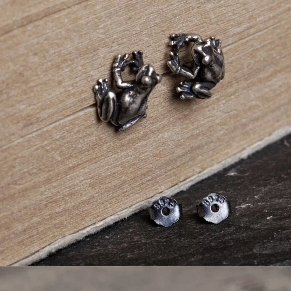 S925 SINGLE ACCENT Frog Ear Nail Rock Personality Earring